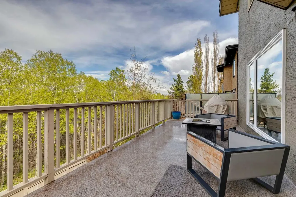 52 Christie Knoll Heights SW Calgary AB T3H2V2