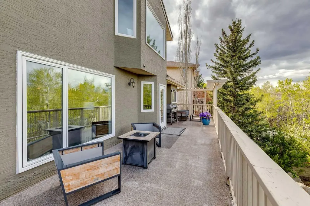 52 Christie Knoll Heights SW Calgary AB T3H2V2