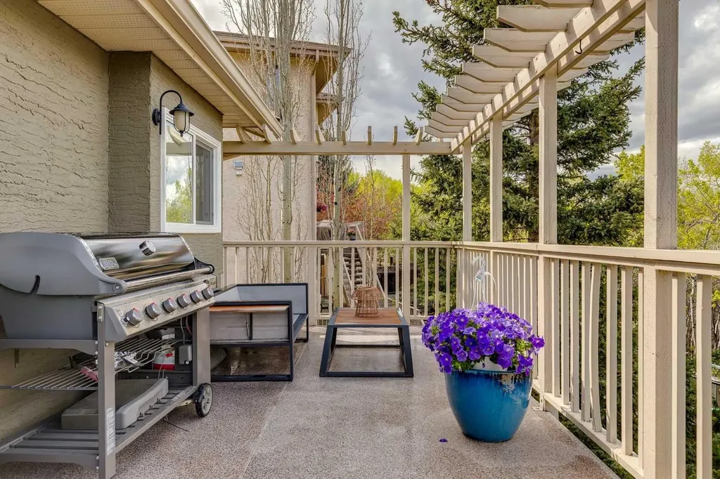 52 Christie Knoll Heights SW Calgary AB T3H2V2