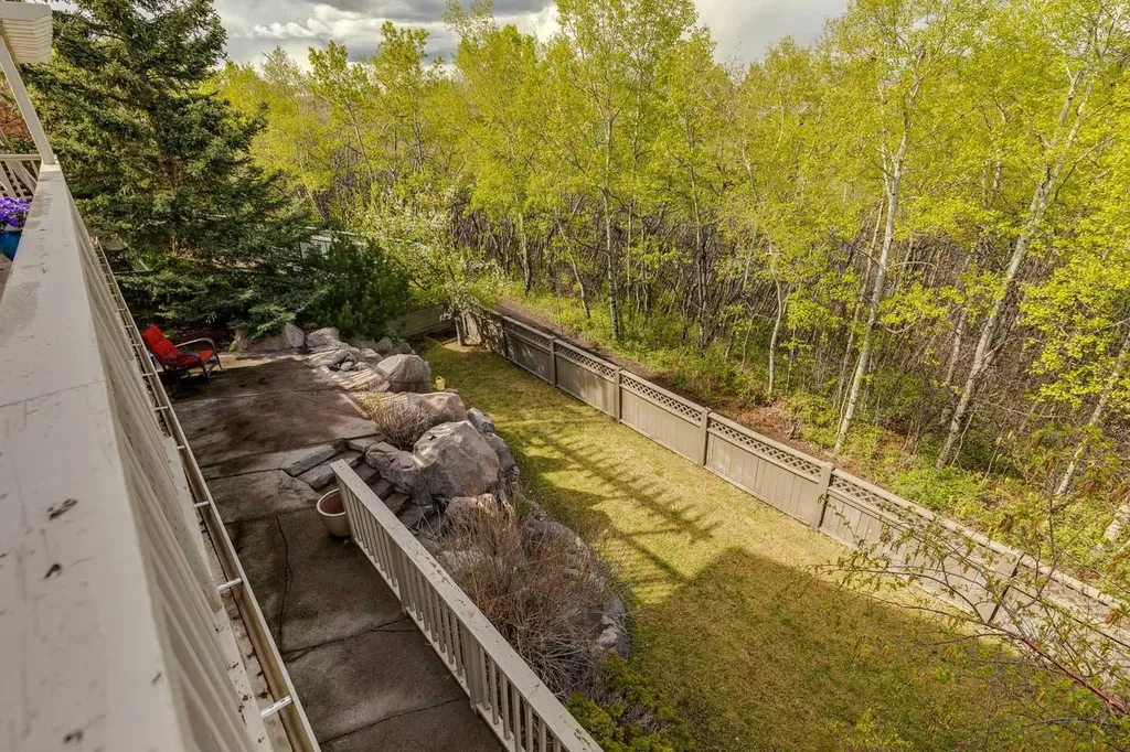 52 Christie Knoll Heights SW Calgary AB T3H2V2