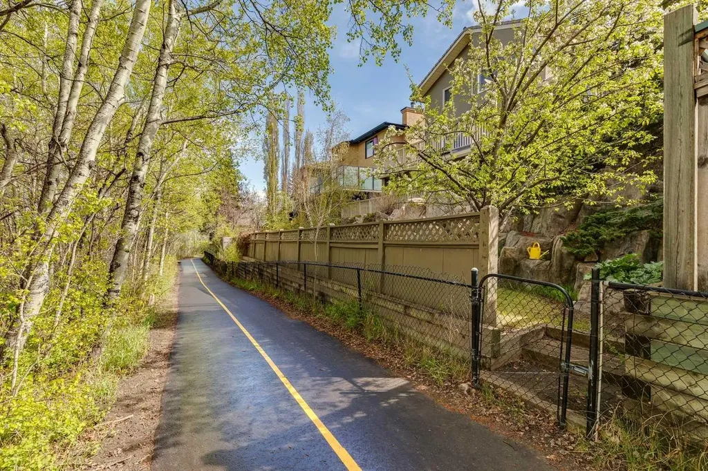 52 Christie Knoll Heights SW Calgary AB T3H2V2