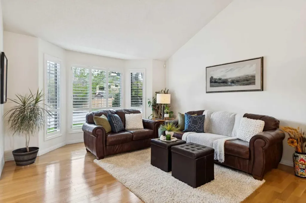 52 Christie Knoll Heights SW Calgary AB T3H2V2