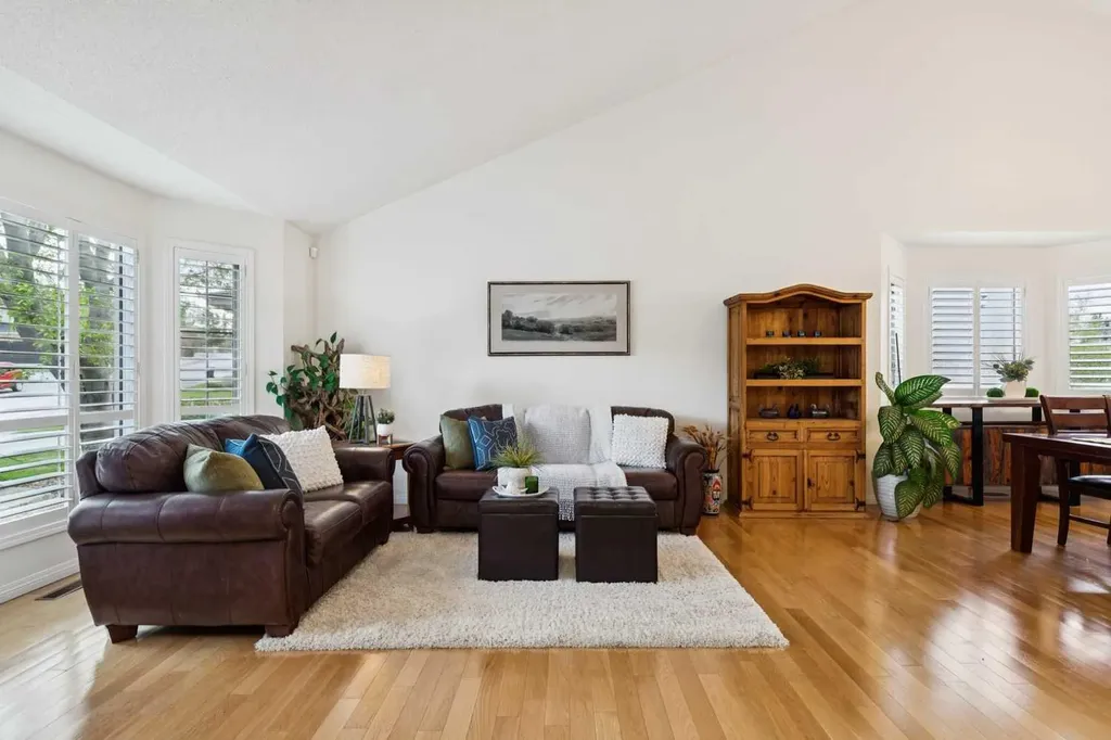 52 Christie Knoll Heights SW Calgary AB T3H2V2