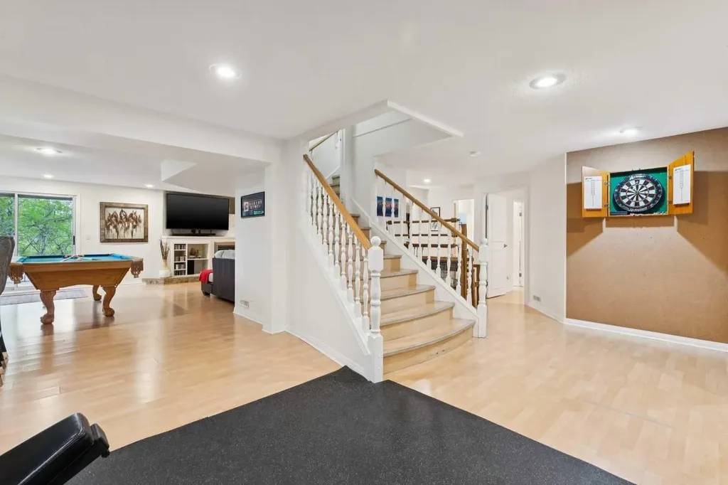 52 Christie Knoll Heights SW Calgary AB T3H2V2
