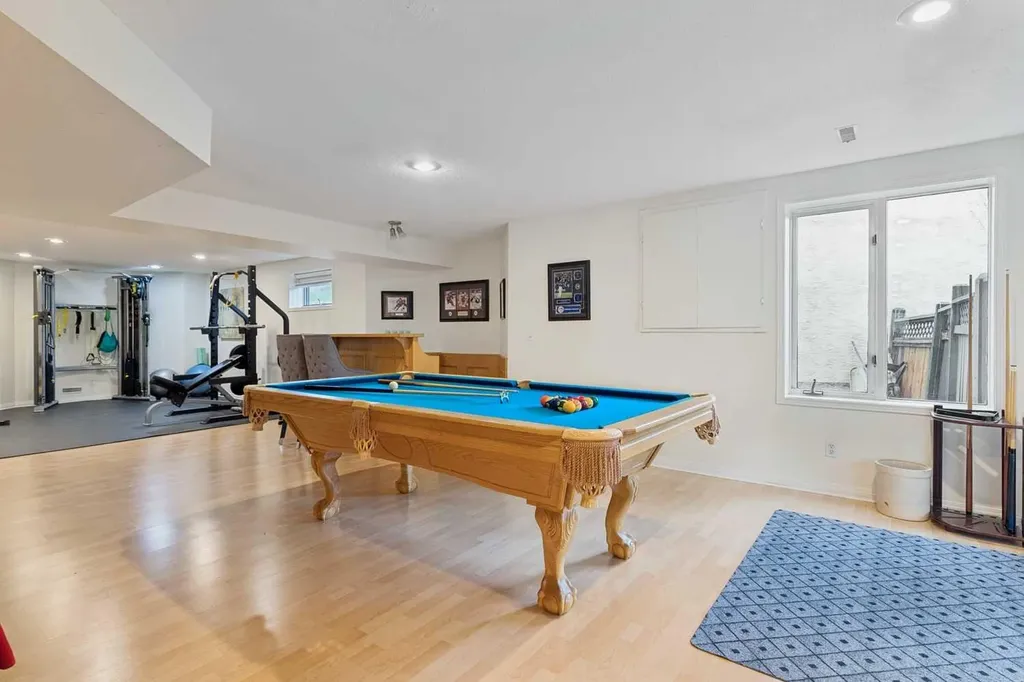 52 Christie Knoll Heights SW Calgary AB T3H2V2
