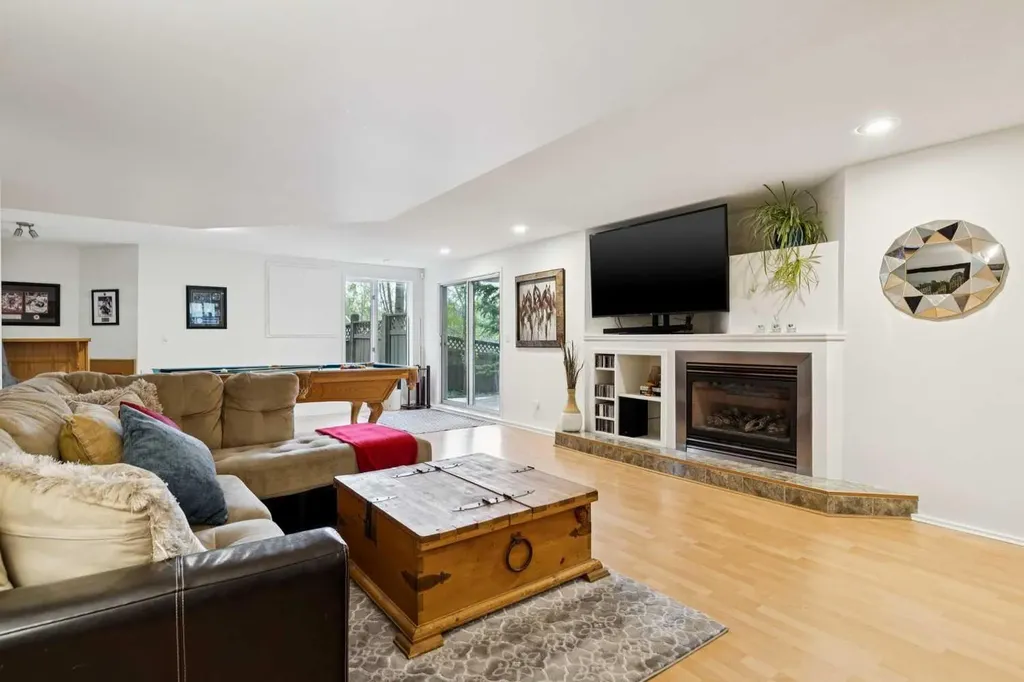 52 Christie Knoll Heights SW Calgary AB T3H2V2