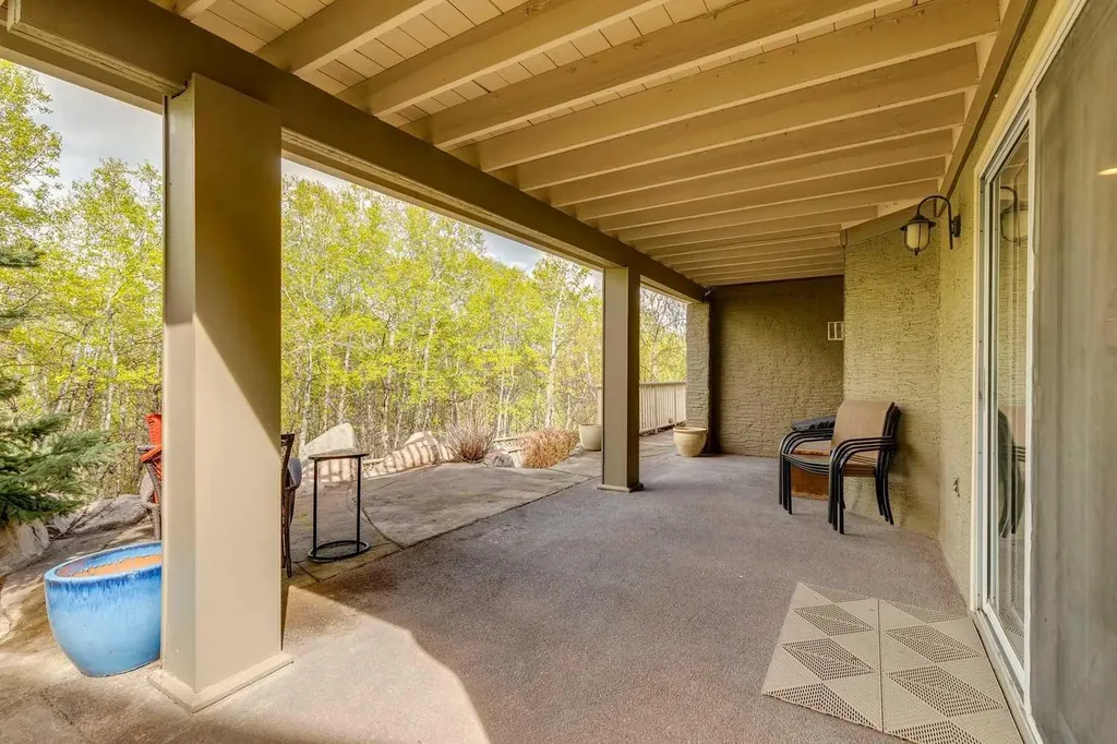 52 Christie Knoll Heights SW Calgary AB T3H2V2