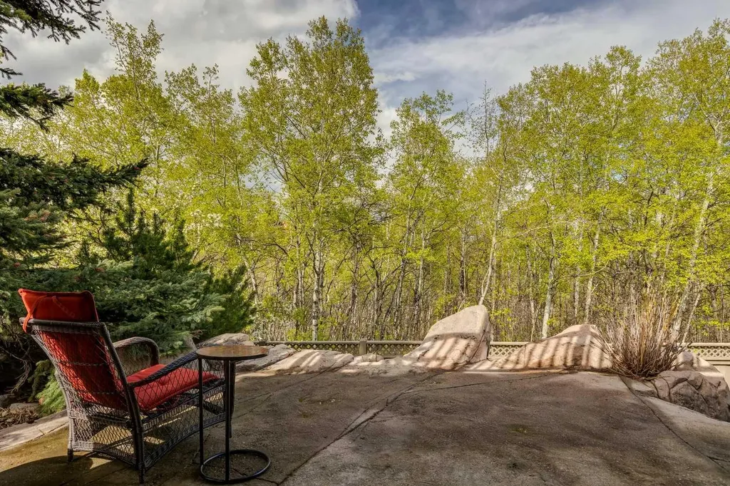 52 Christie Knoll Heights SW Calgary AB T3H2V2