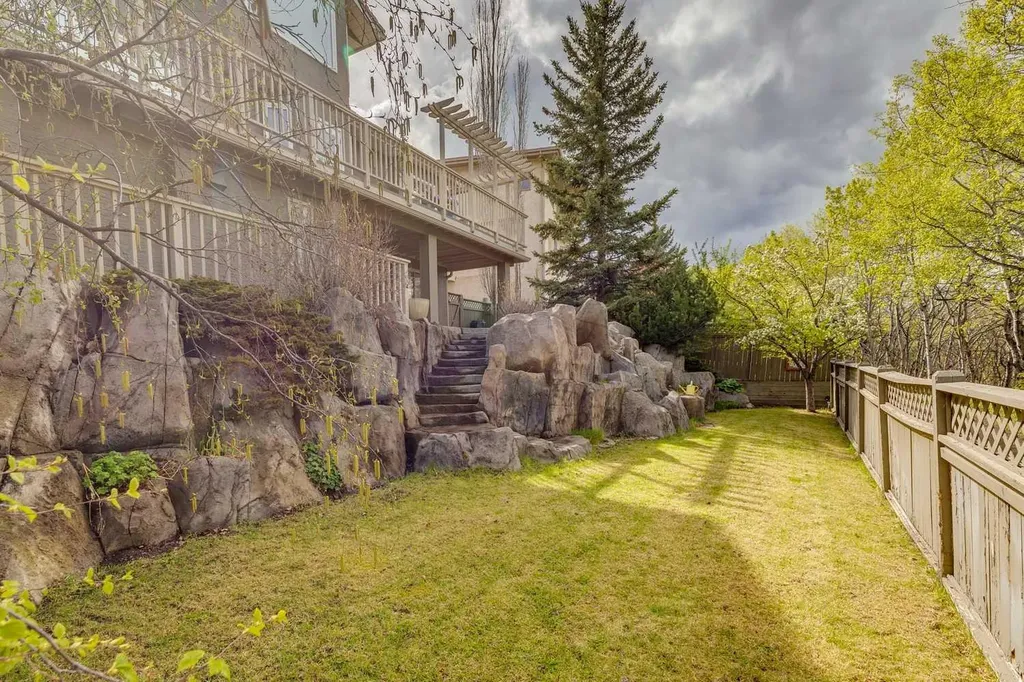 52 Christie Knoll Heights SW Calgary AB T3H2V2