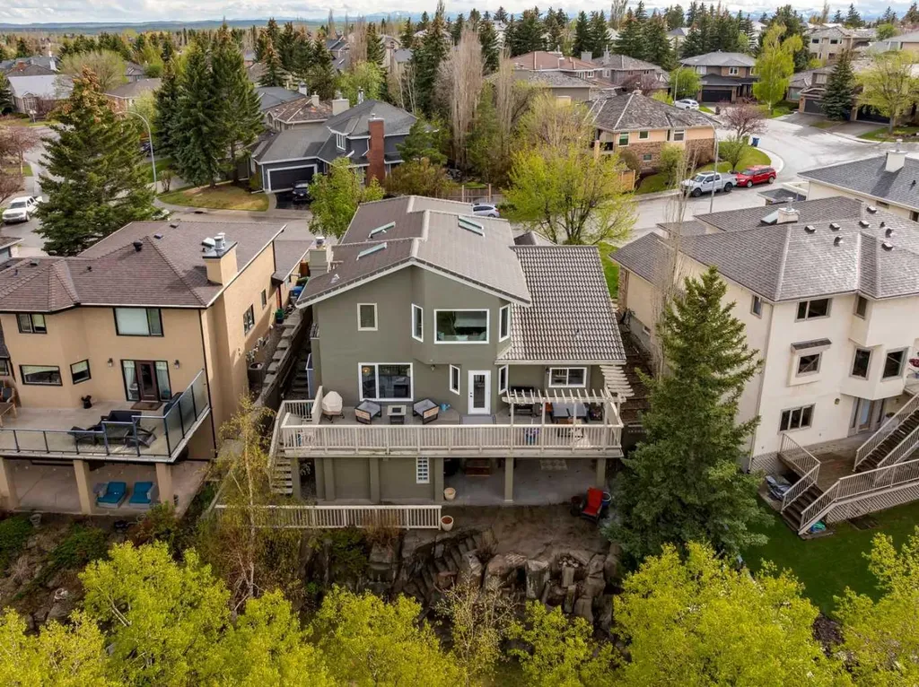 52 Christie Knoll Heights SW Calgary AB T3H2V2