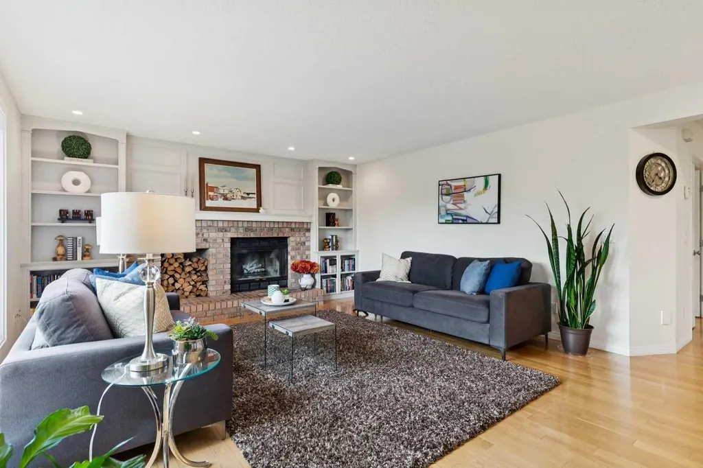 52 Christie Knoll Heights SW Calgary AB T3H2V2