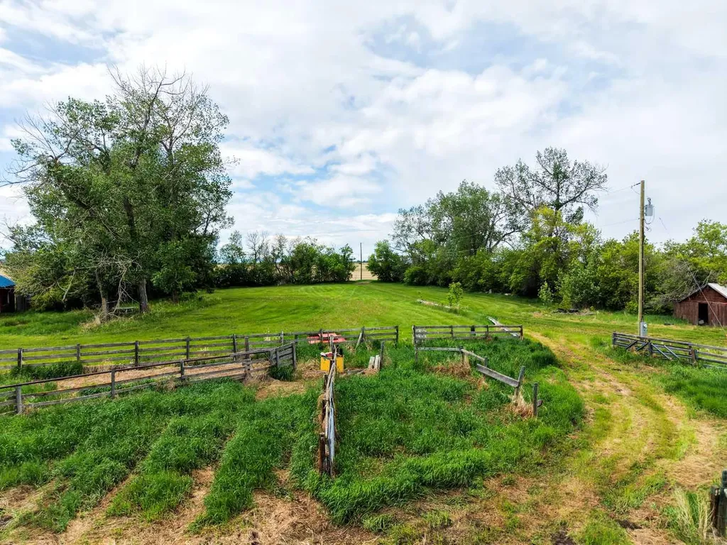 27139 Twp 344 Rural Red Deer County AB T4G 0M4
