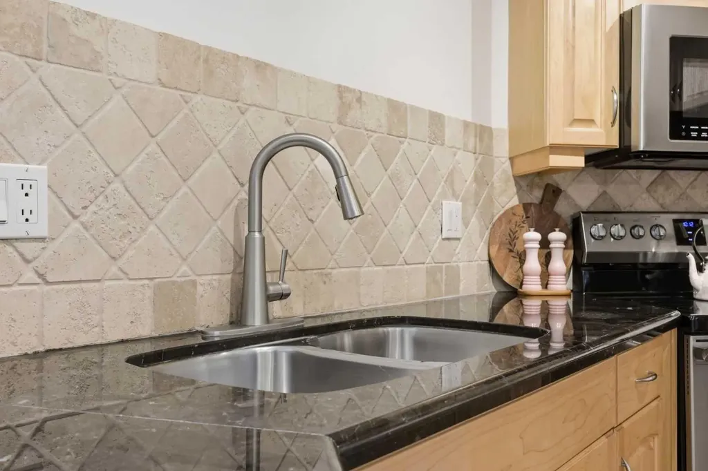 2411 Erlton Road SW Calgary AB T2S 3B9