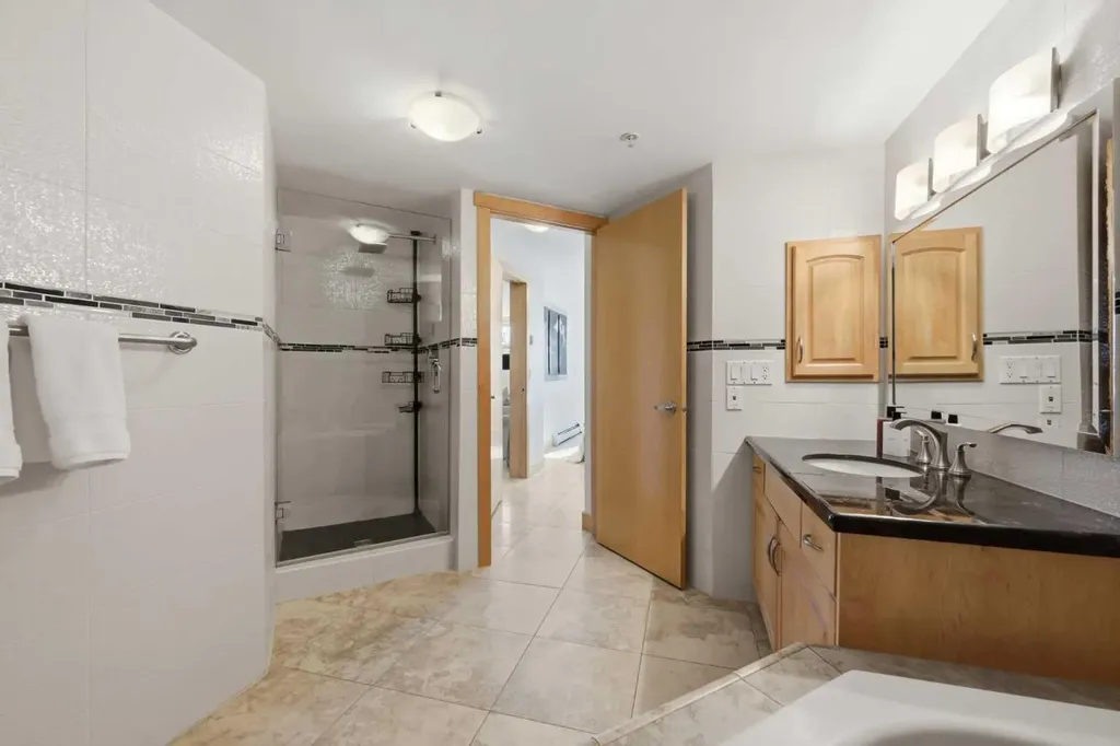 2411 Erlton Road SW Calgary AB T2S 3B9