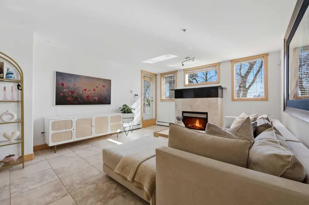 2411 Erlton Road SW Calgary AB T2S 3B9