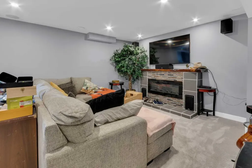 1112 Iron Landing Way Crossfield AB T0M0S0