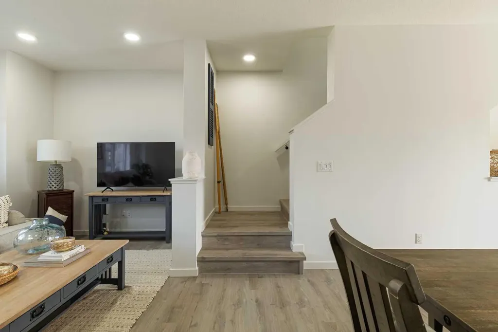74 Spring Willow Close SW Calgary AB T3H6E8