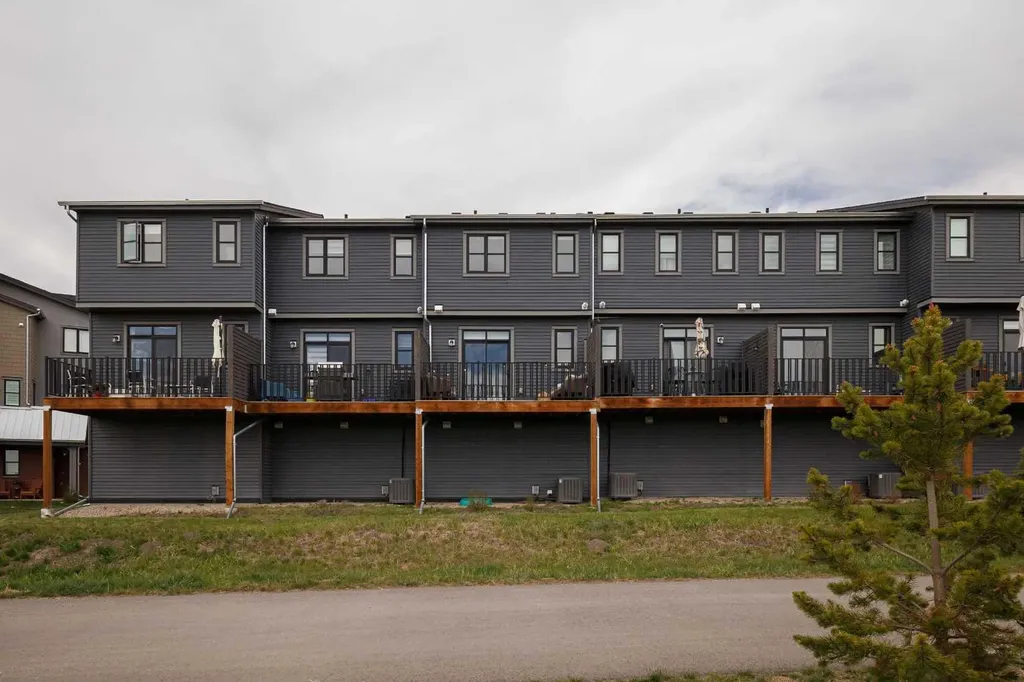 74 Spring Willow Close SW Calgary AB T3H6E8