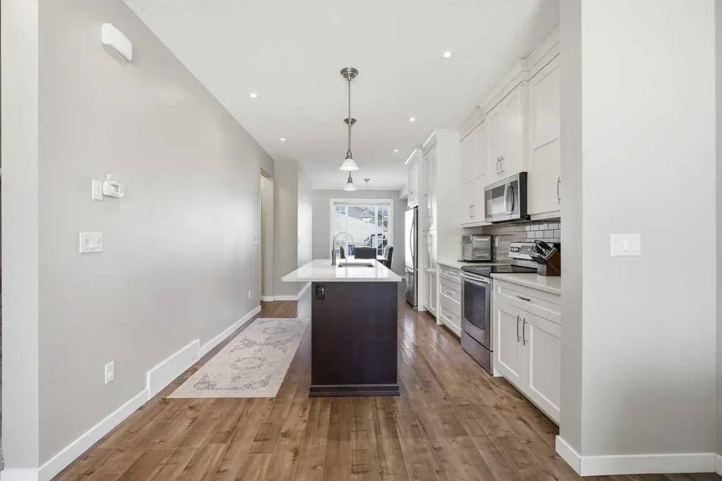 1118 Limit Avenue Crossfield AB T0M 0S0