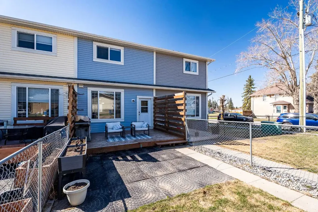 1118 Limit Avenue Crossfield AB T0M 0S0