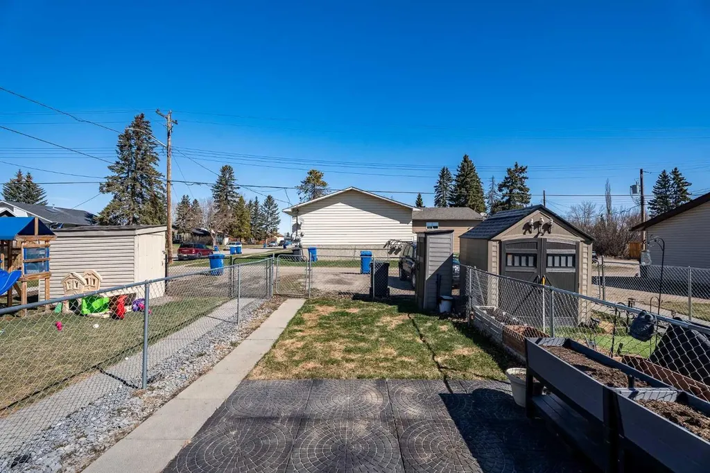 1118 Limit Avenue Crossfield AB T0M 0S0