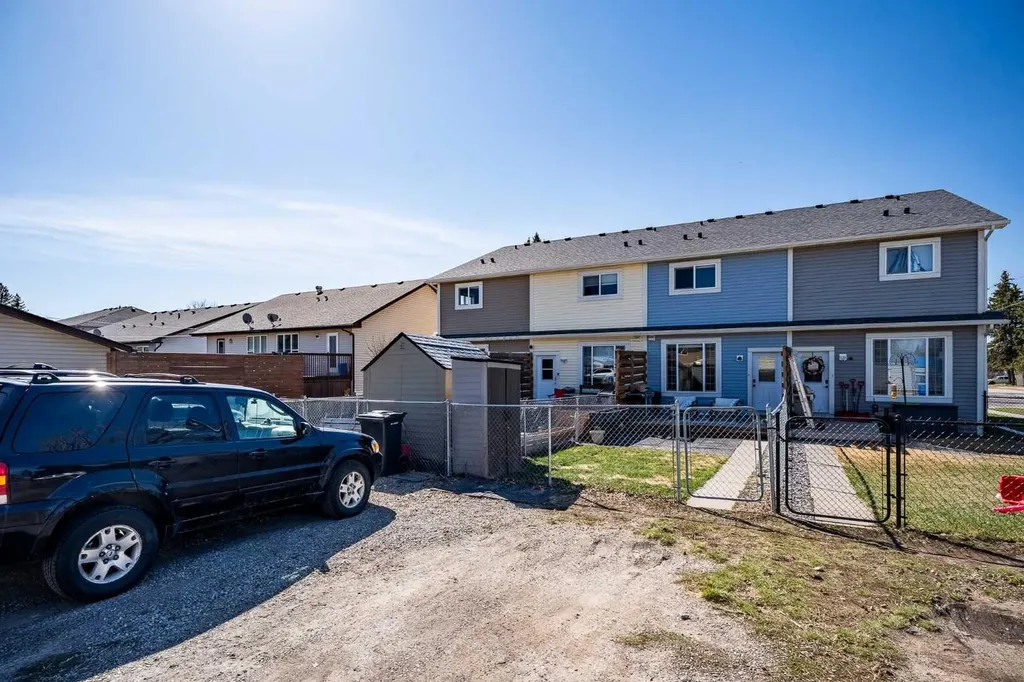 1118 Limit Avenue Crossfield AB T0M 0S0