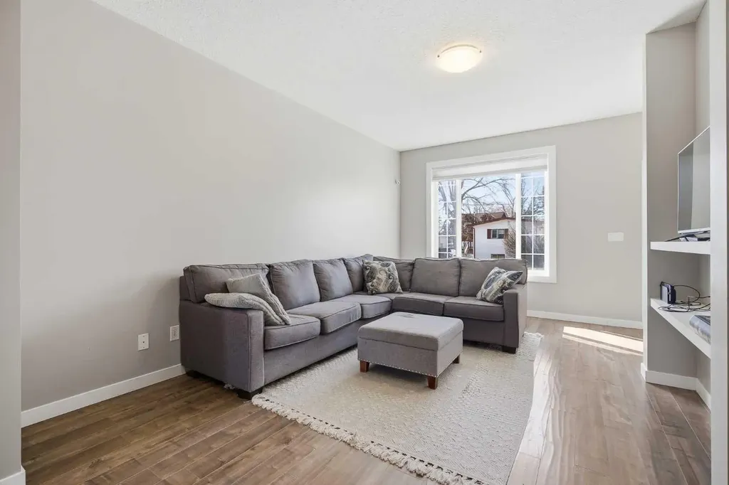 1118 Limit Avenue Crossfield AB T0M 0S0