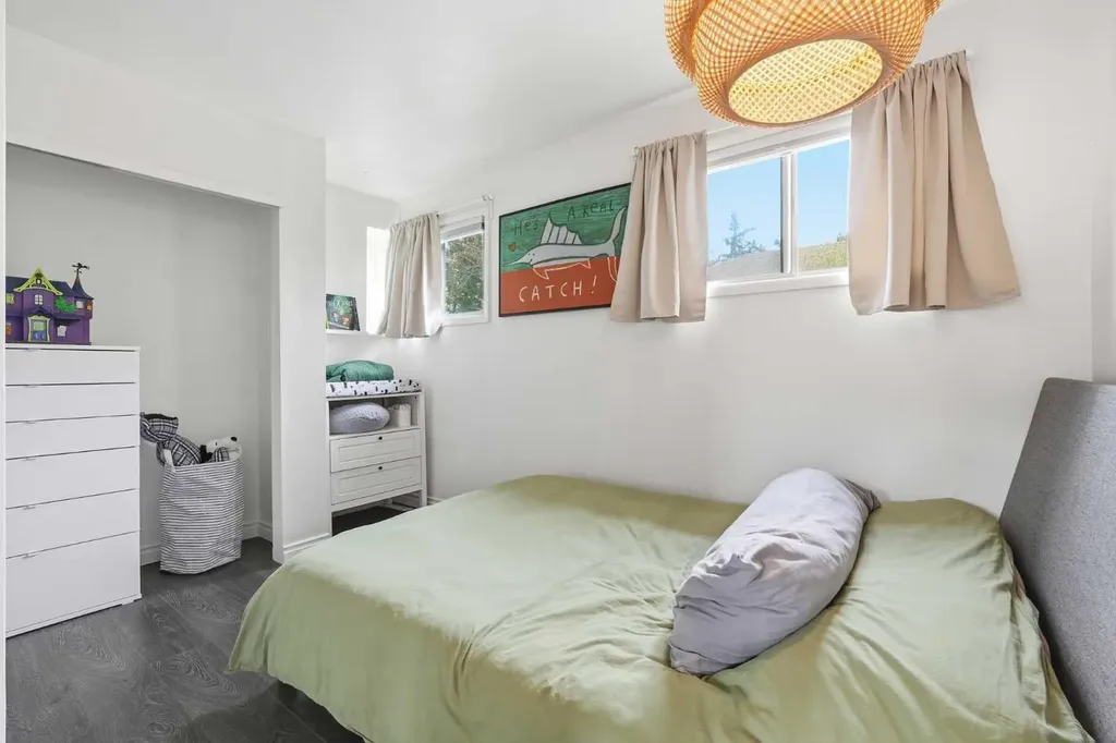 402 8a Street NE Calgary AB T2E 4J3