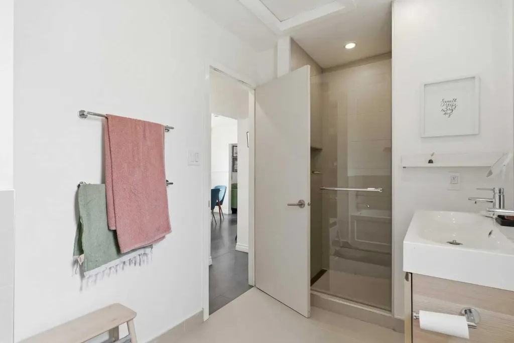 402 8a Street NE Calgary AB T2E 4J3