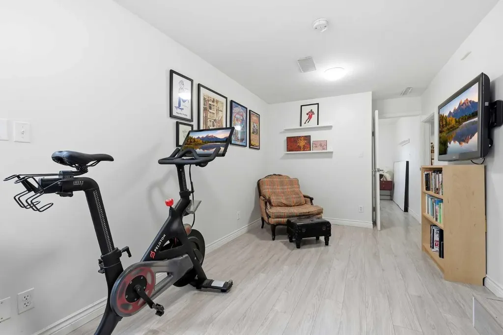 402 8a Street NE Calgary AB T2E 4J3