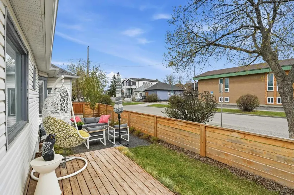 402 8a Street NE Calgary AB T2E 4J3