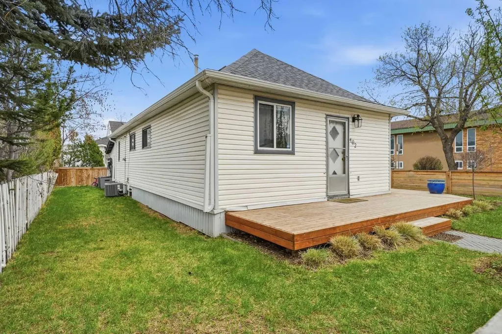 402 8a Street NE Calgary AB T2E 4J3
