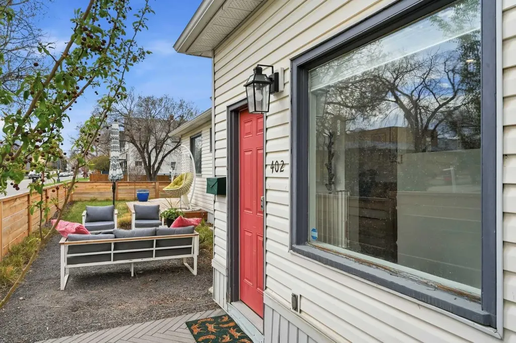 402 8a Street NE Calgary AB T2E 4J3