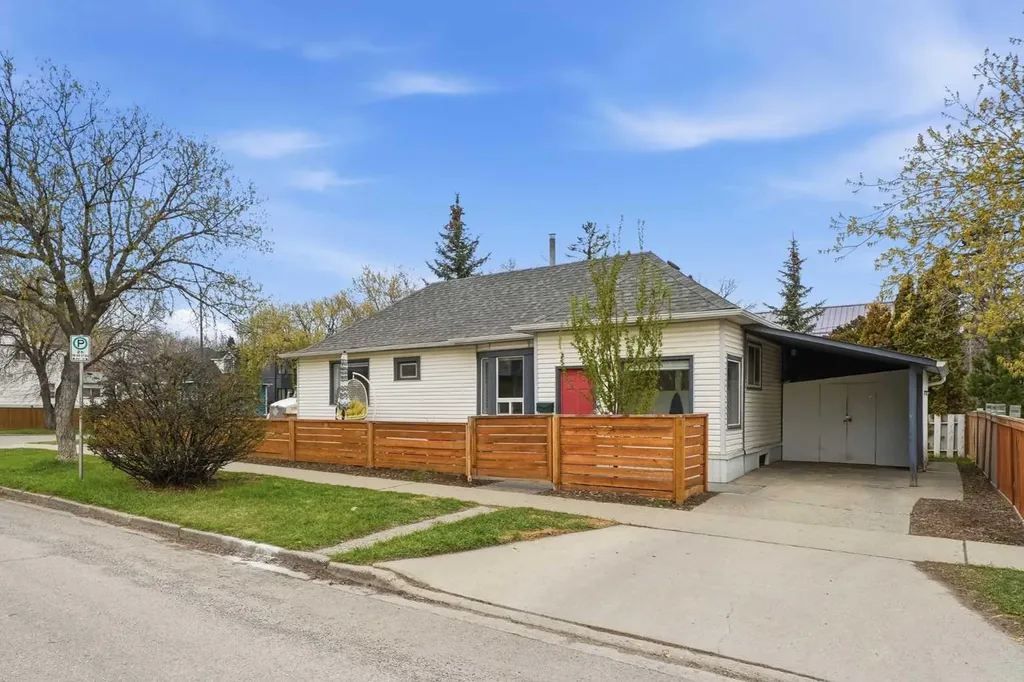 402 8a Street NE Calgary AB T2E 4J3