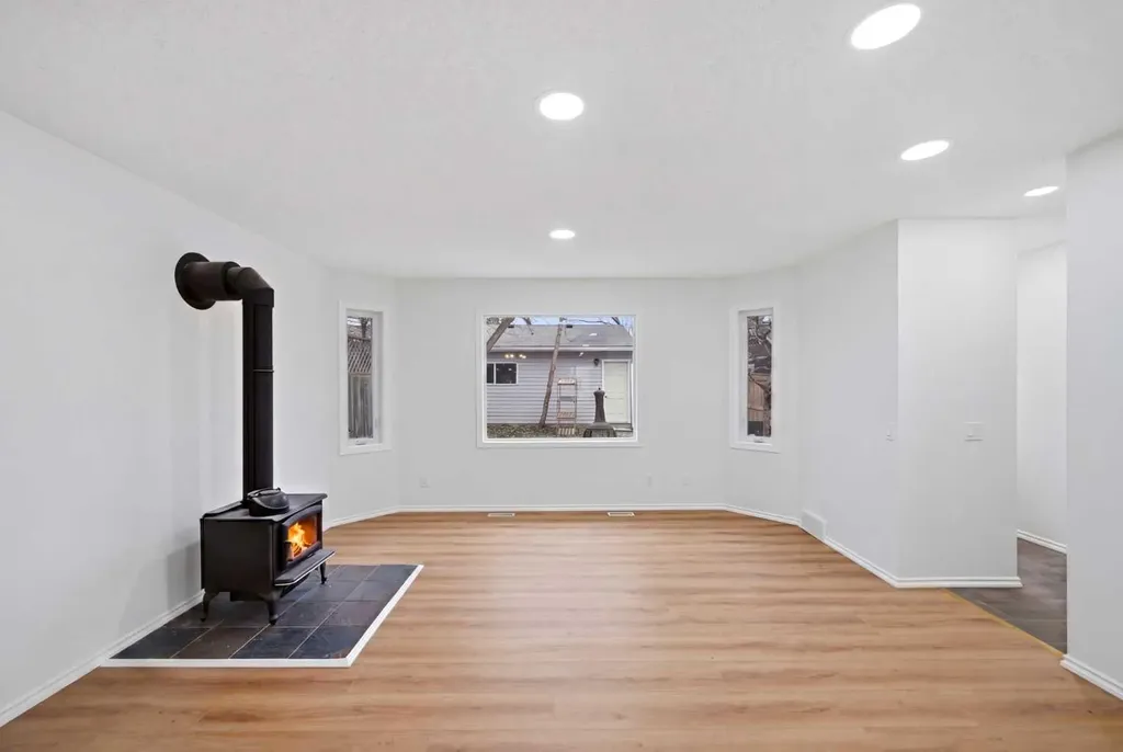 924 19 Avenue NW Calgary AB T2M0Z5