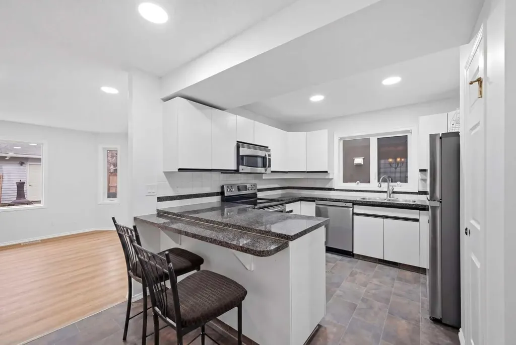 924 19 Avenue NW Calgary AB T2M0Z5