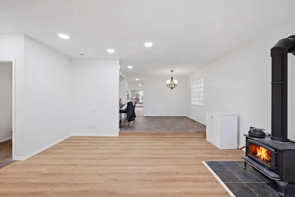924 19 Avenue NW Calgary AB T2M0Z5