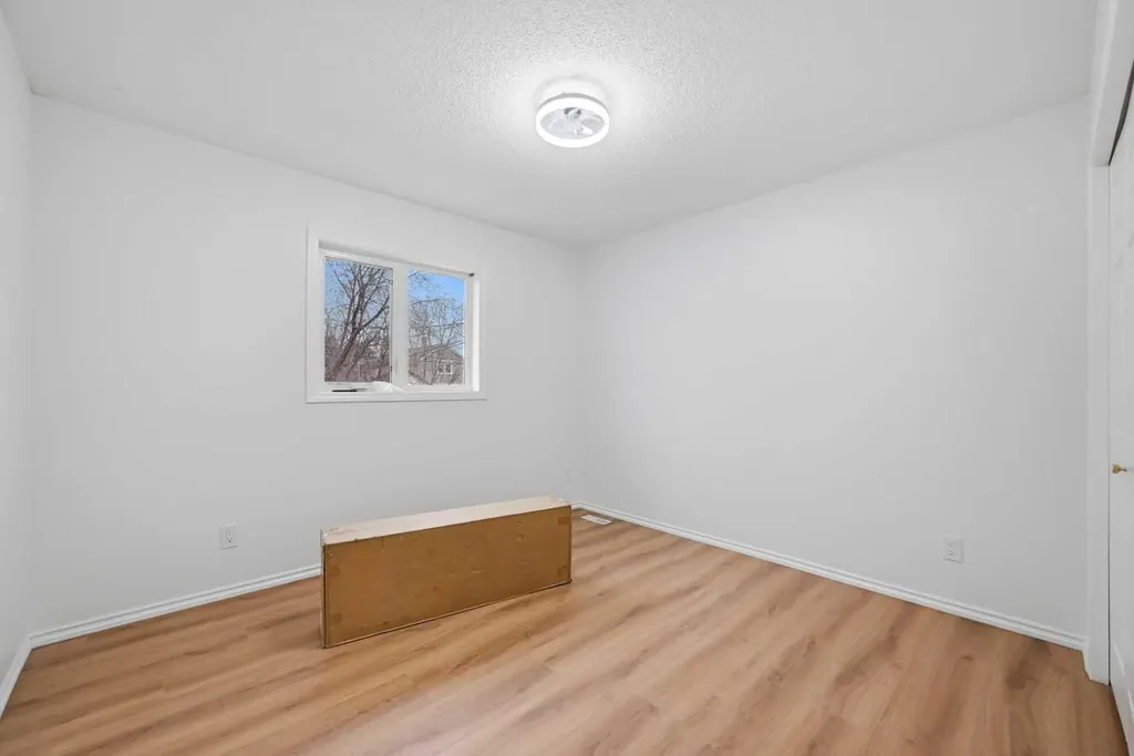 924 19 Avenue NW Calgary AB T2M0Z5