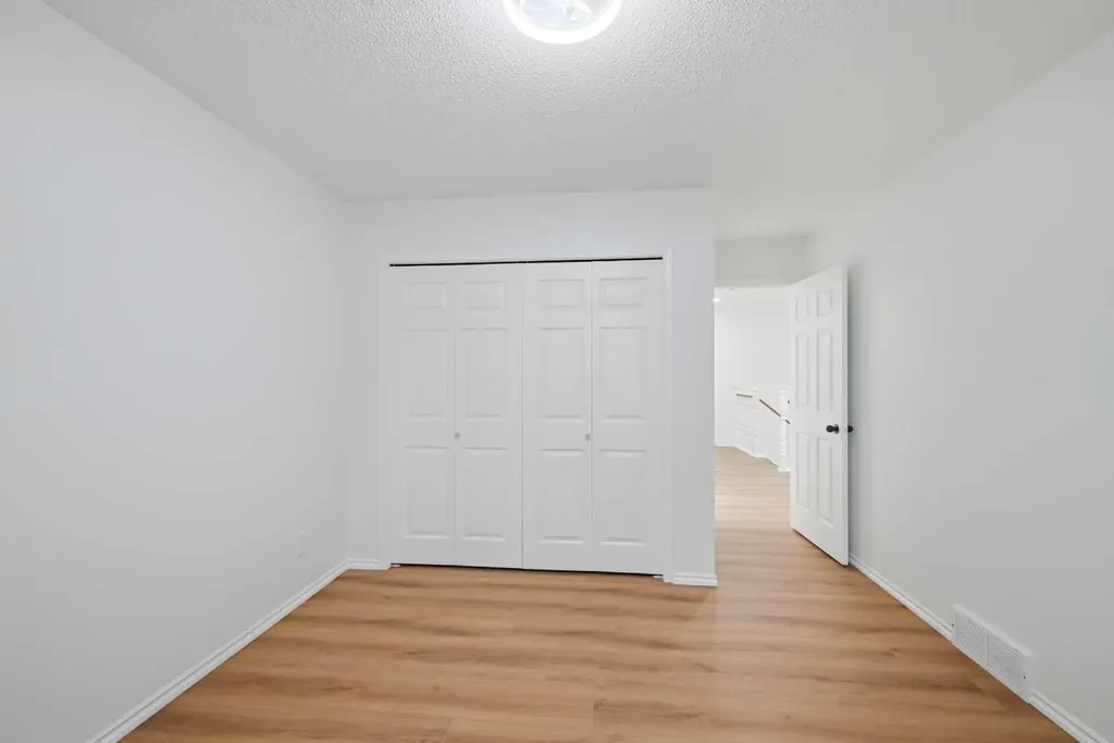 924 19 Avenue NW Calgary AB T2M0Z5