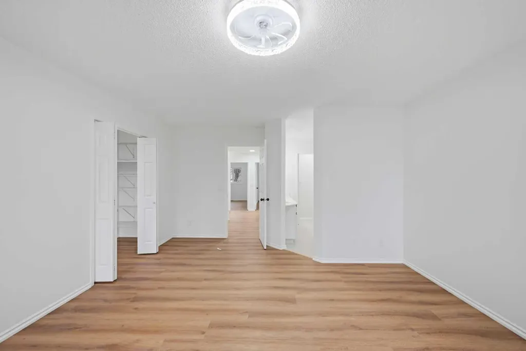 924 19 Avenue NW Calgary AB T2M0Z5