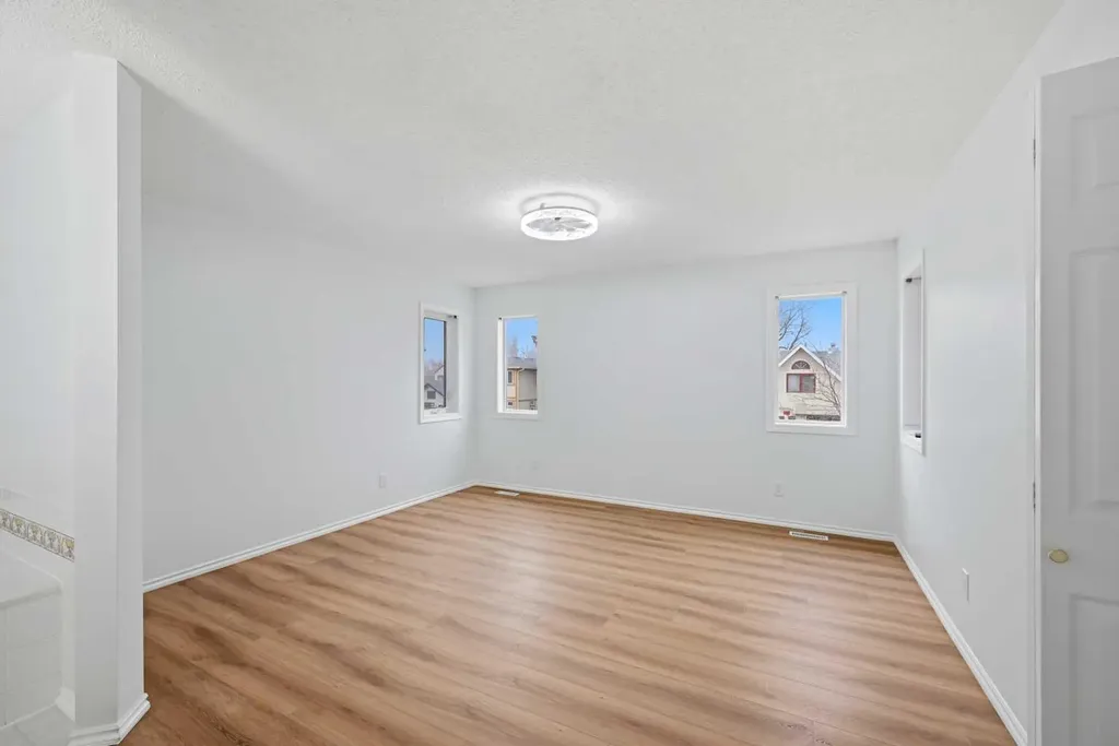 924 19 Avenue NW Calgary AB T2M0Z5