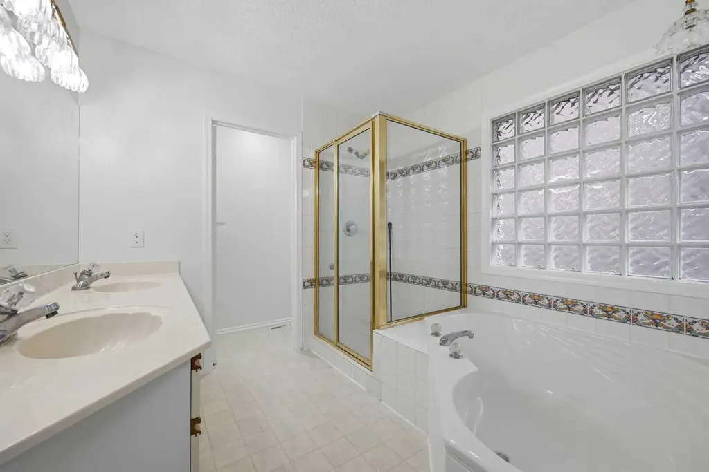 924 19 Avenue NW Calgary AB T2M0Z5