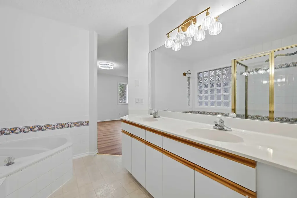 924 19 Avenue NW Calgary AB T2M0Z5