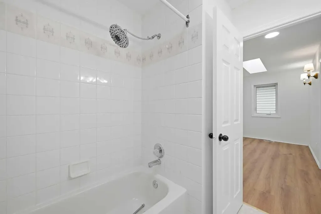 924 19 Avenue NW Calgary AB T2M0Z5