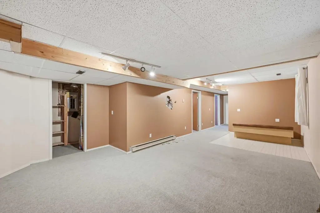 924 19 Avenue NW Calgary AB T2M0Z5