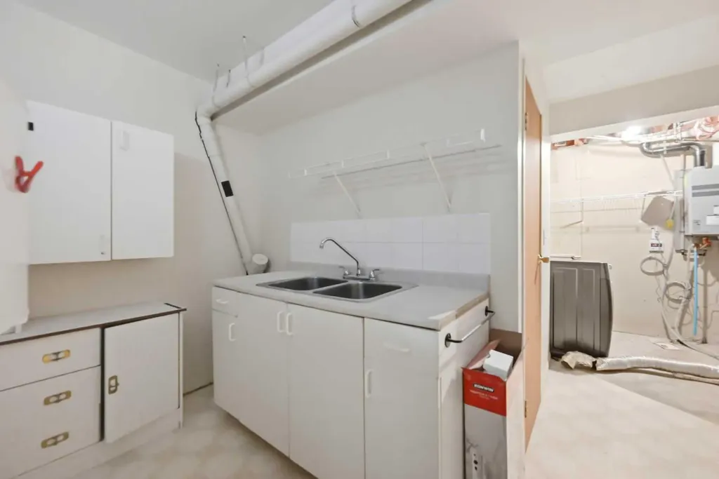 924 19 Avenue NW Calgary AB T2M0Z5