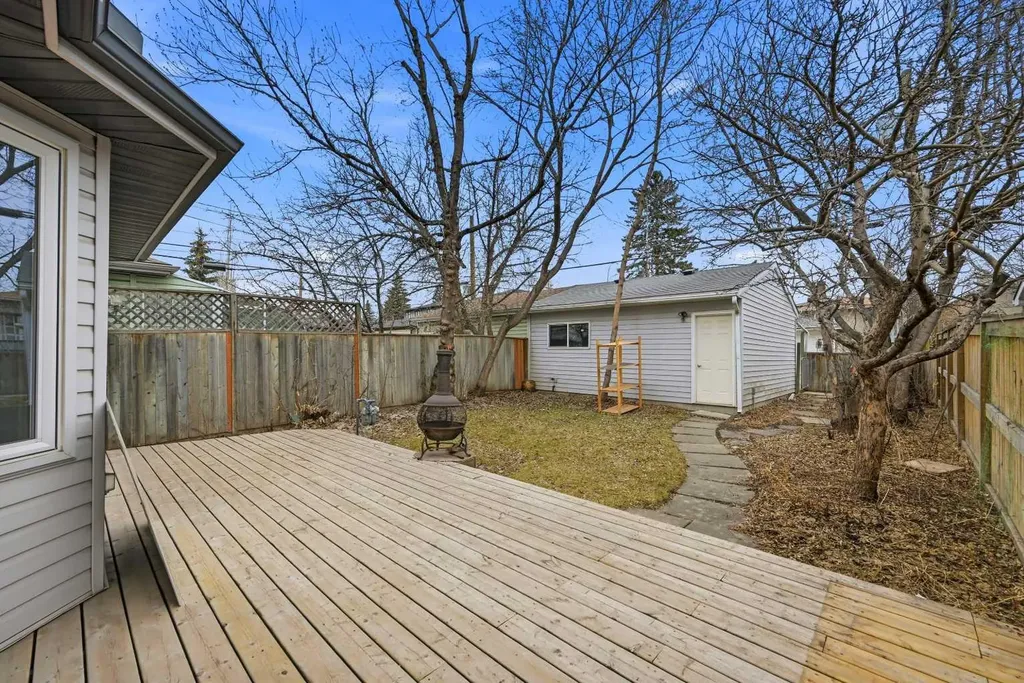 924 19 Avenue NW Calgary AB T2M0Z5