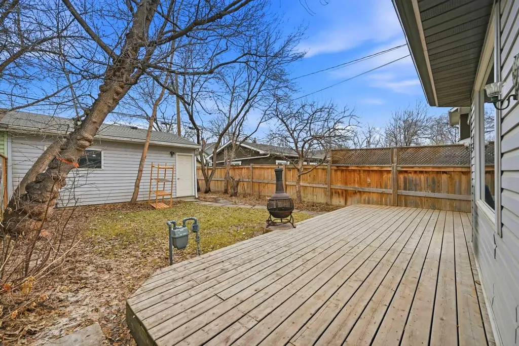 924 19 Avenue NW Calgary AB T2M0Z5