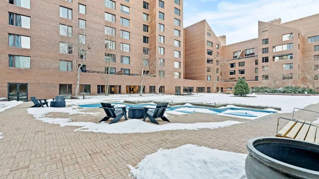 500 Eau Claire Avenue SW Calgary AB T2P3R8
