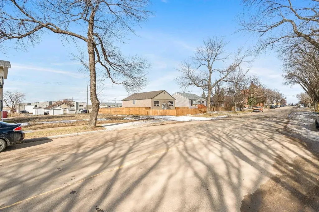 5212 50 Street Lloydminster AB T9V 0M5